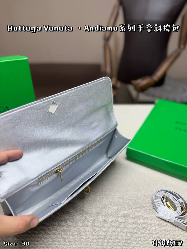 Bottega Veneta Silver shoulder bag — 1:1 Replica