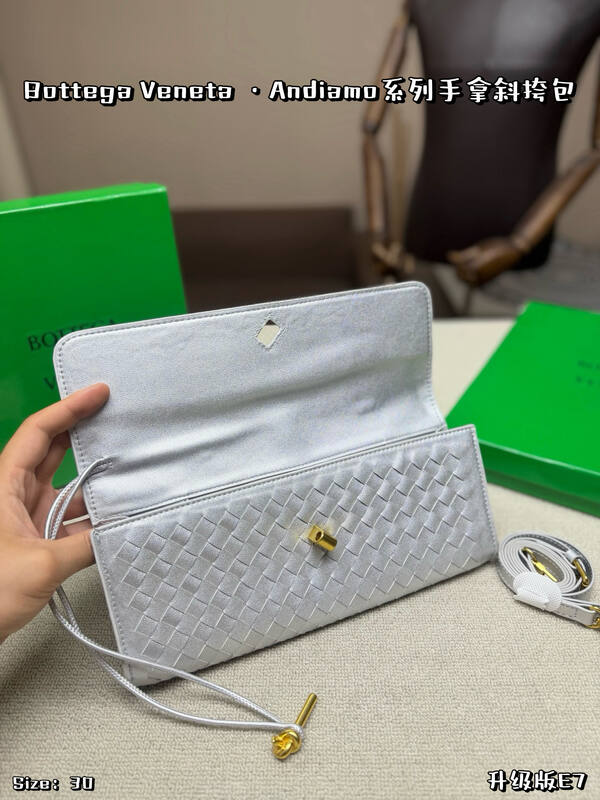 Bottega Veneta Silver shoulder bag — 1:1 Replica