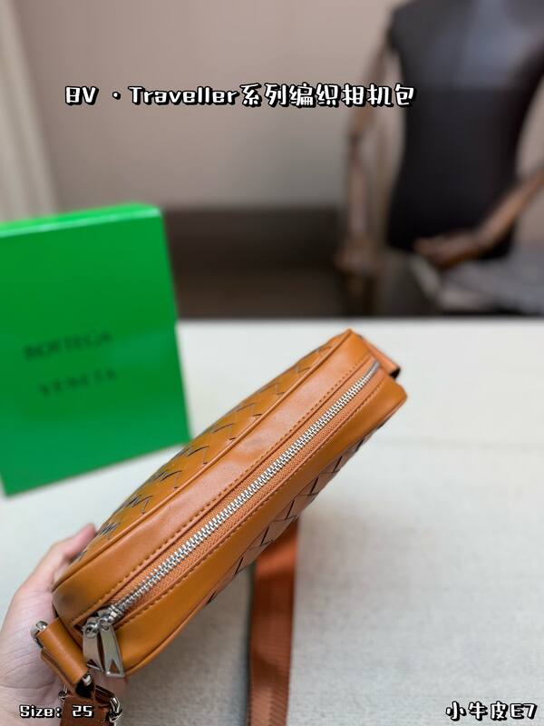 Bottega Veneta Traveller Caramel Intrecciato Leather crossbody — Premium Replica