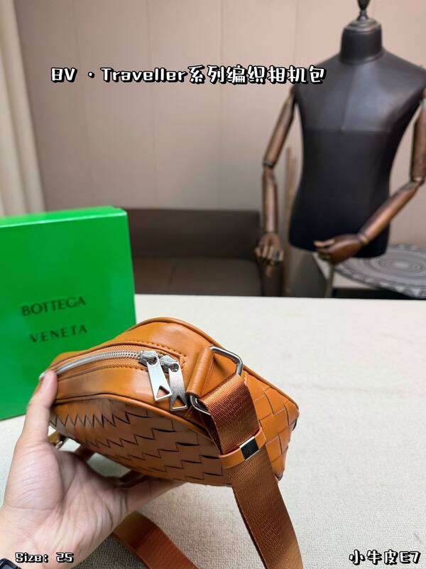 Bottega Veneta Traveller Caramel Intrecciato Leather crossbody — Premium Replica