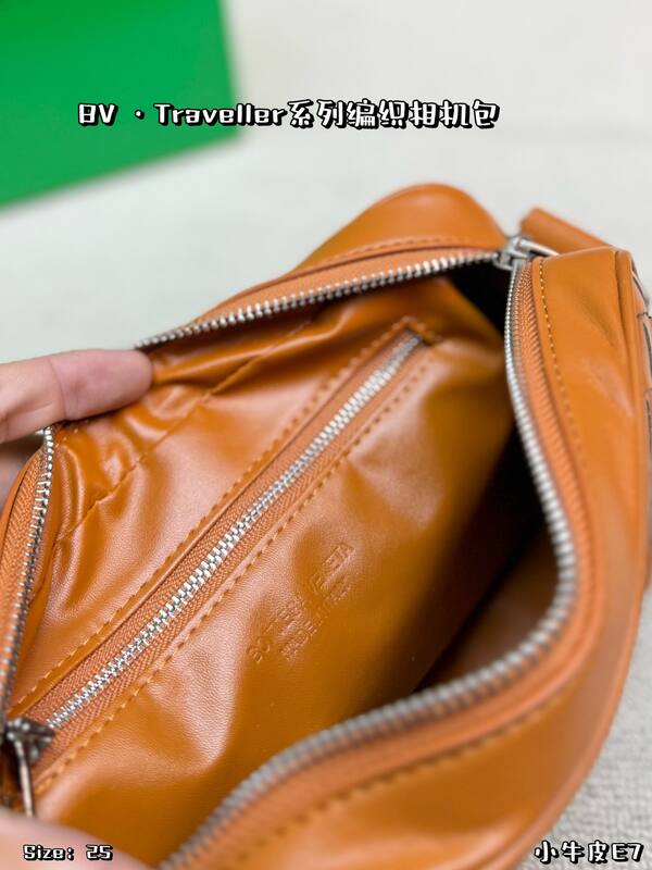 Bottega Veneta Traveller Caramel Intrecciato Leather crossbody — Premium Replica