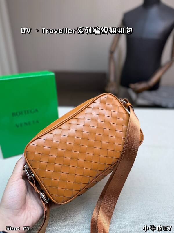 Bottega Veneta Traveller Caramel Intrecciato Leather crossbody — Premium Replica