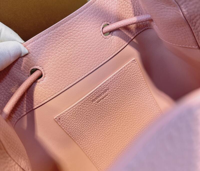 Burberry Pink 25x18x10cm shoulder bag — Premium Replica
