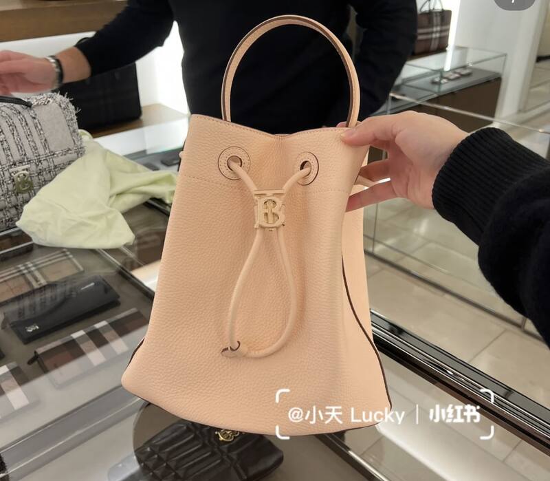 Burberry Pink 25x18x10cm shoulder bag — Premium Replica
