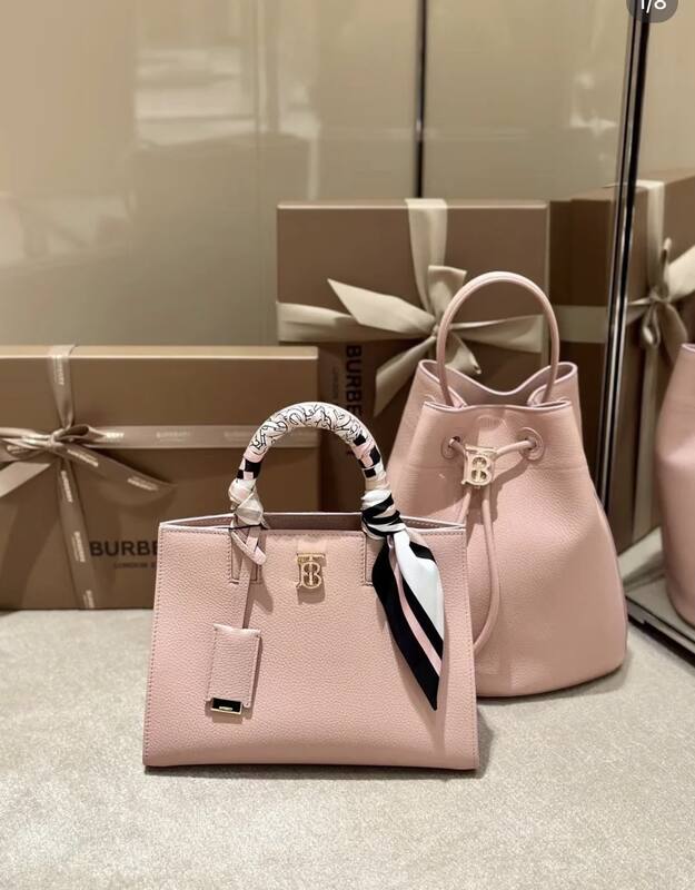 Burberry Pink 25x18x10cm shoulder bag — Premium Replica