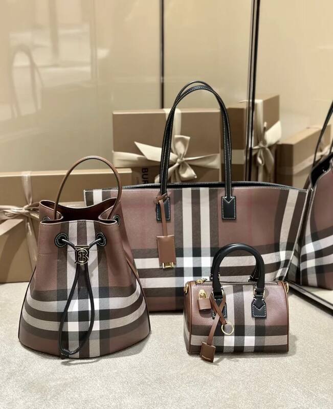 Burberry Black shoulder bag — AAA Quality Replica