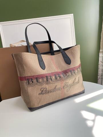 Burberry Black 40x30x16cm shoulder bag Top Quality Replica