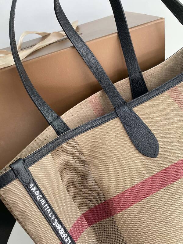Burberry Black 40x30x16cm shoulder bag — Top Quality Replica
