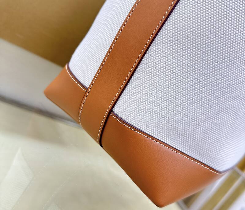 Burberry shoulder bag — Premium Replica