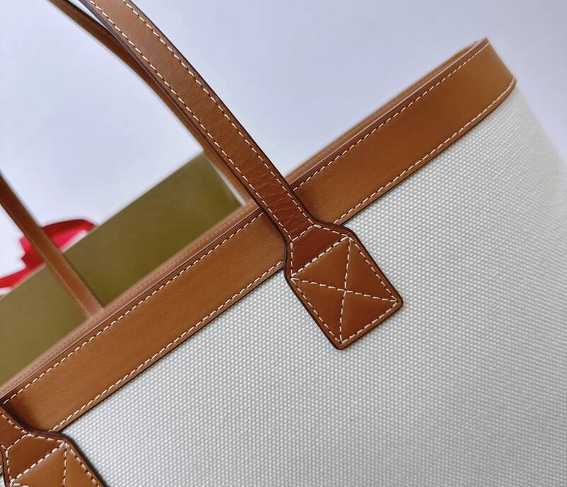 Burberry shoulder bag — Premium Replica