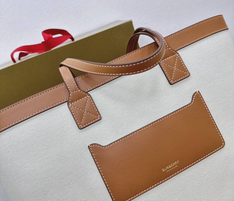 Burberry shoulder bag — Premium Replica