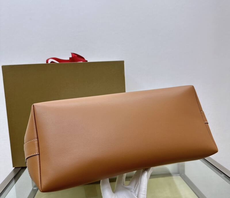 Burberry shoulder bag — Premium Replica