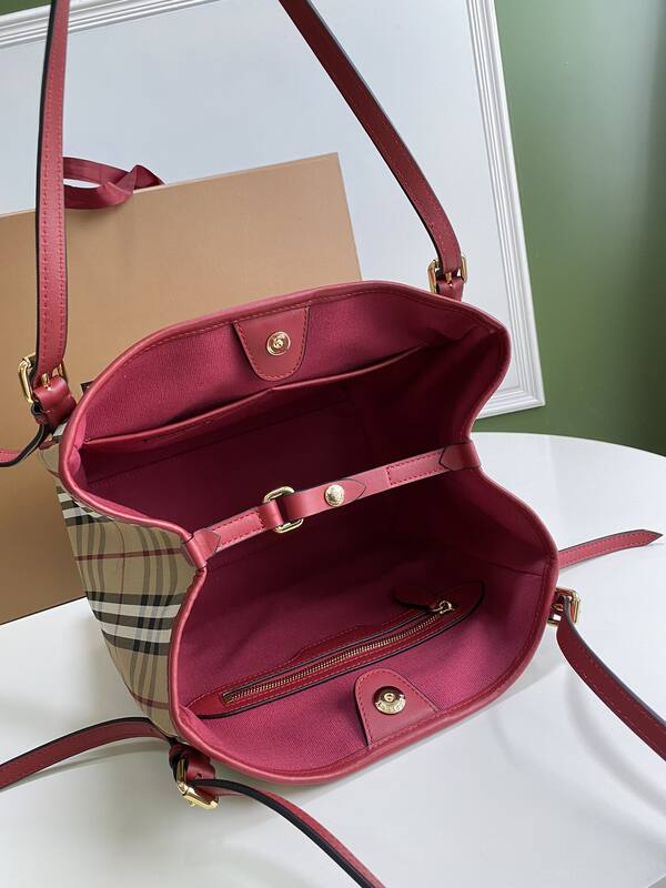 Burberry Red shoulder bag — AAA Quality Replica