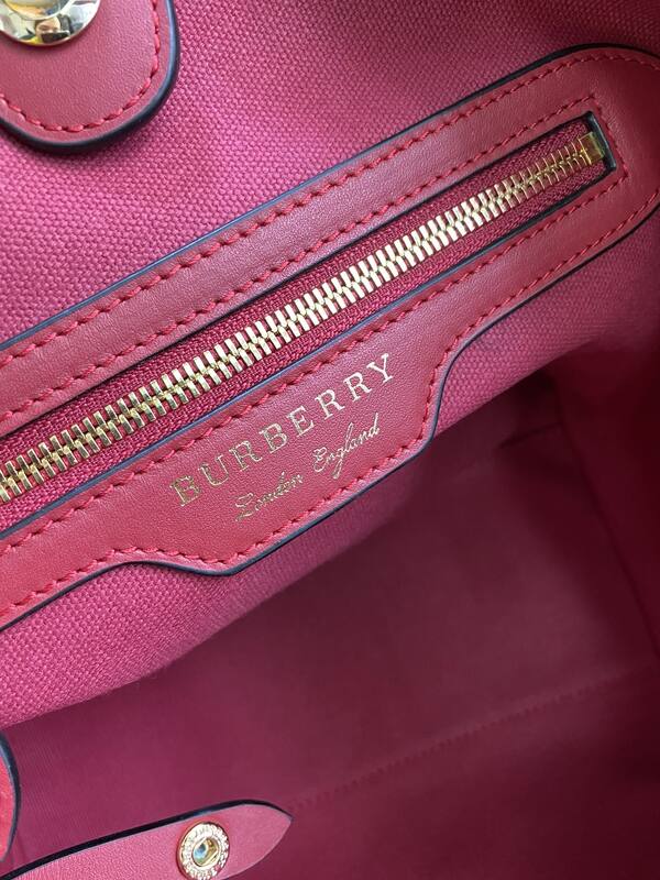Burberry Red shoulder bag — AAA Quality Replica