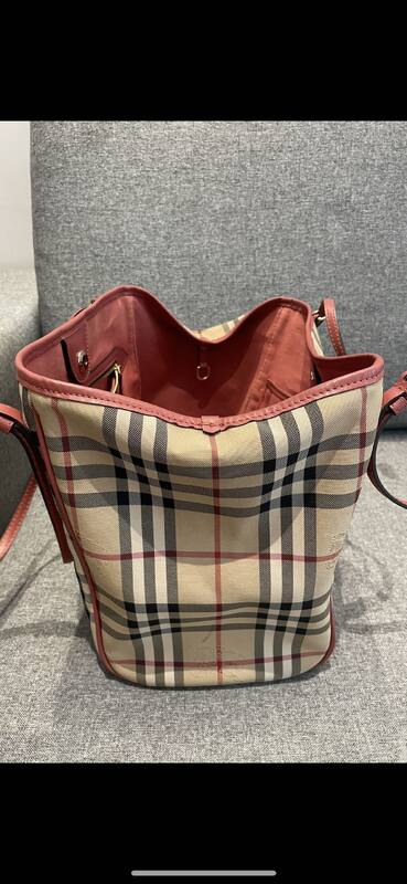 Burberry Pink shoulder bag — Top Quality Replica