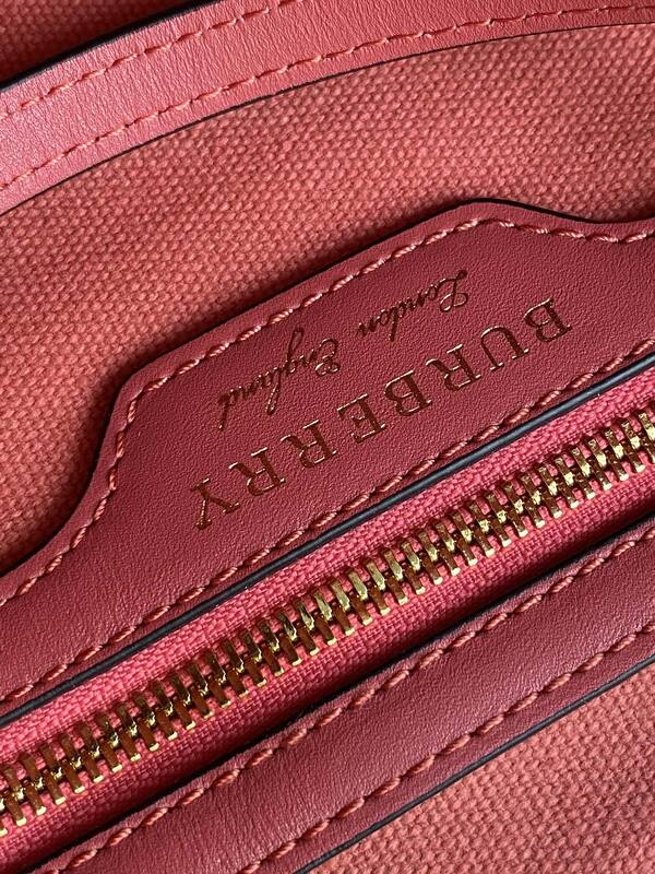 Burberry Red 25x18x10cm shoulder bag — 1:1 Replica