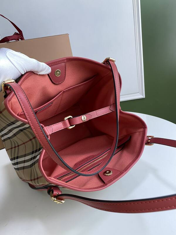 Burberry Red 25x18x10cm shoulder bag — 1:1 Replica