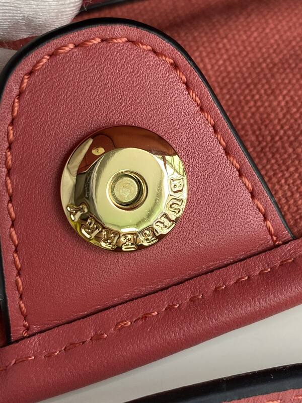 Burberry Red 25x18x10cm shoulder bag — 1:1 Replica