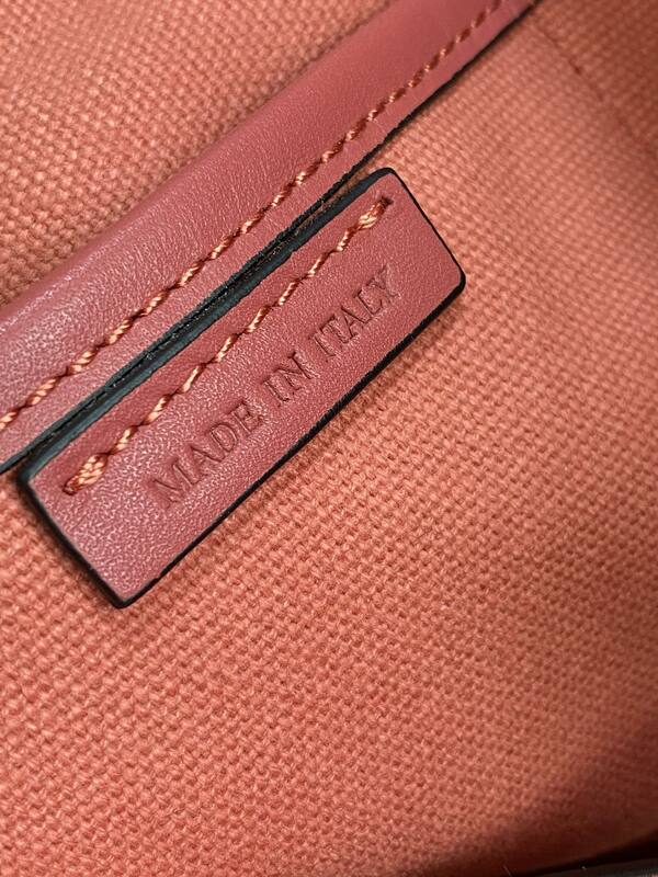 Burberry Red 25x18x10cm shoulder bag — 1:1 Replica