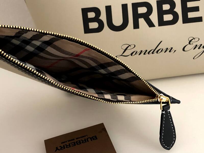 Burberry Black 40x30x16cm shoulder bag — Premium Replica