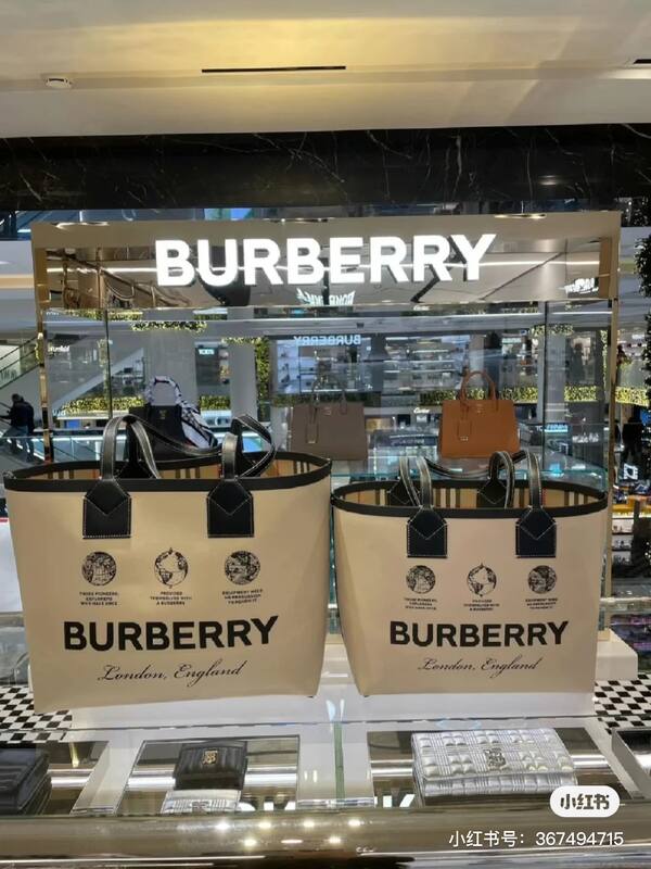 Burberry Black shoulder bag — 1:1 Replica
