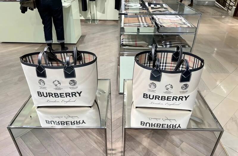 Burberry Black shoulder bag — 1:1 Replica