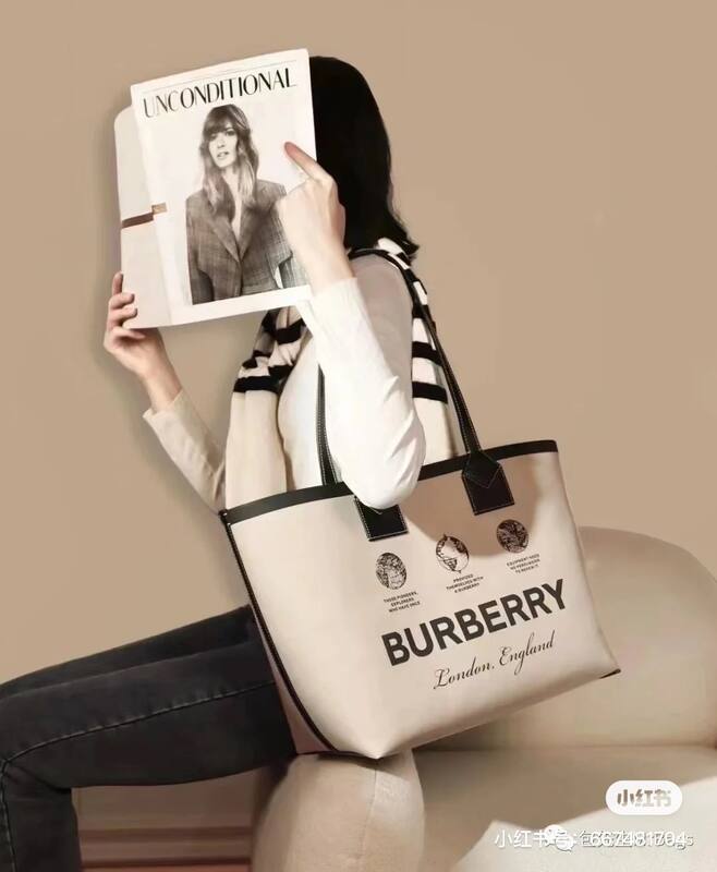 Burberry Black 40x30x16cm shoulder bag — Premium Replica