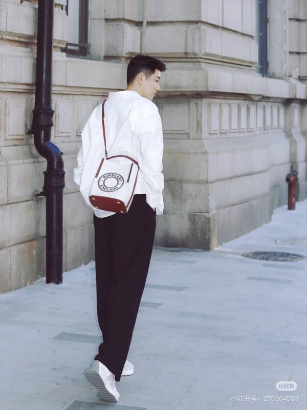 Burberry Brown 25x18x10cm shoulder bag — 1:1 Replica