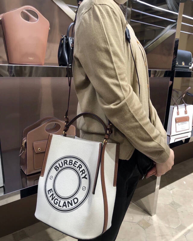 Burberry Brown 25x18x10cm shoulder bag — 1:1 Replica