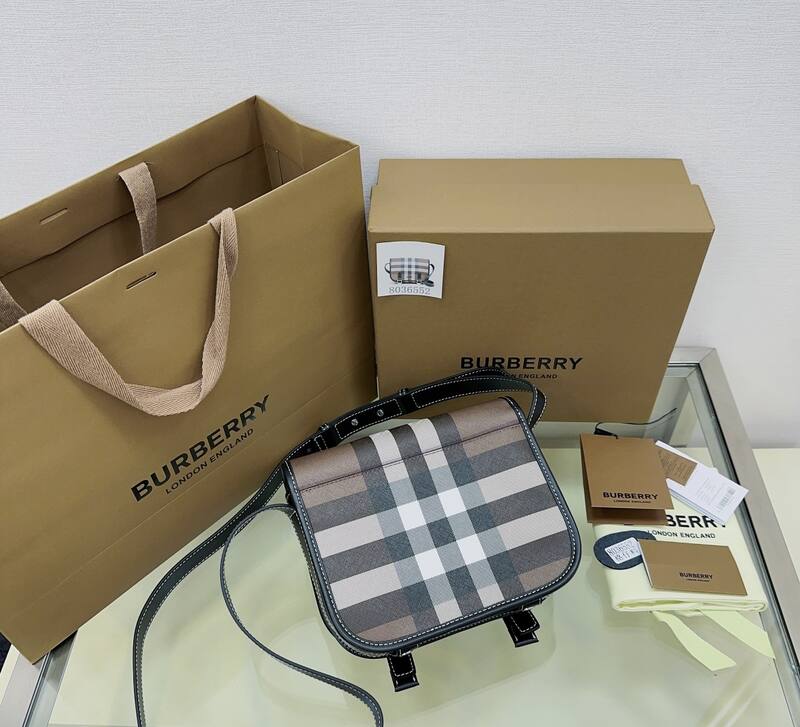 Burberry Black shoulder bag — 1:1 Replica