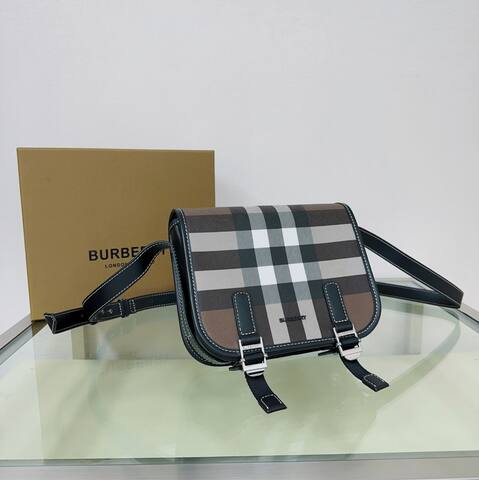 Burberry Black shoulder bag 1 1 Replica