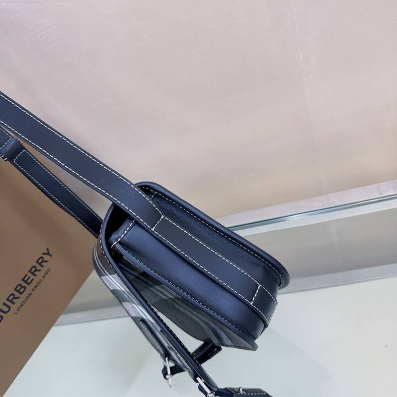 Burberry Black shoulder bag — 1:1 Replica
