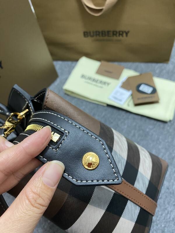 Burberry Black leather with House Check 28x13x23cm tote — 1:1 Replica
