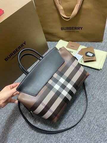 Burberry Black leather with House Check 28x13x23cm tote 1 1 Replica