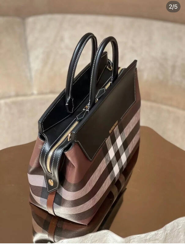 Burberry Black shoulder bag — Top Quality Replica