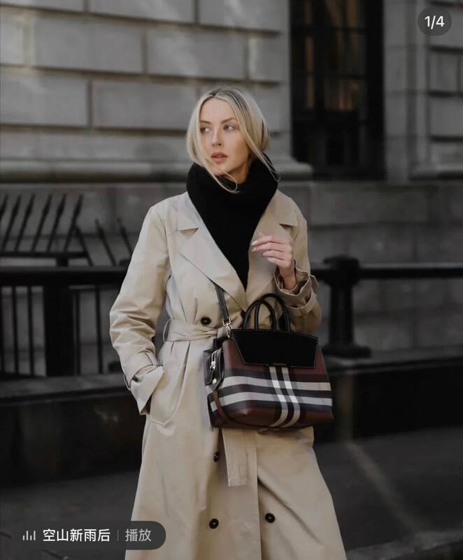 Burberry Black shoulder bag — Top Quality Replica