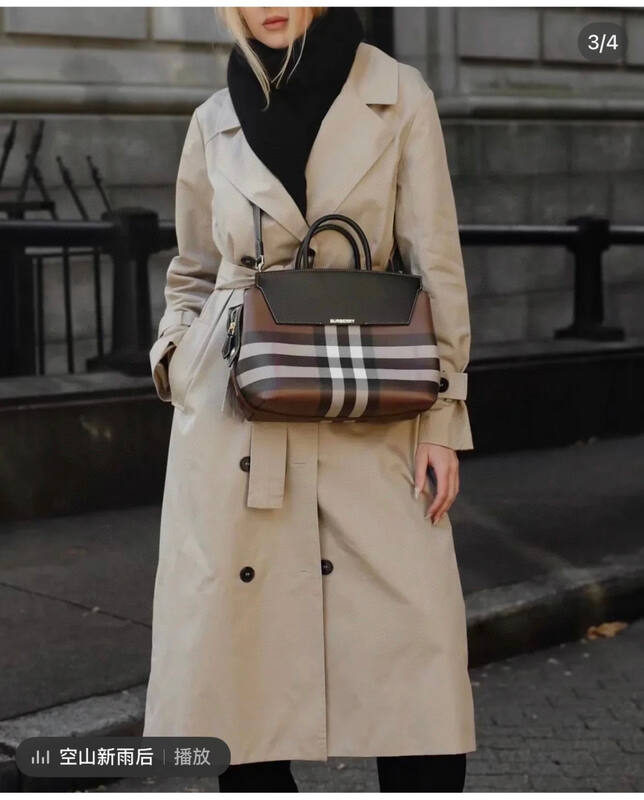 Burberry Black shoulder bag — Top Quality Replica