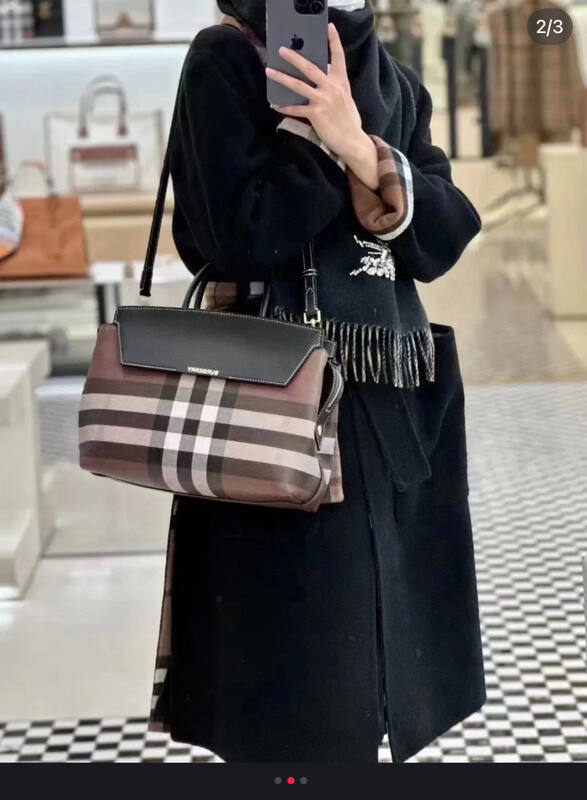 Burberry Black shoulder bag — Top Quality Replica