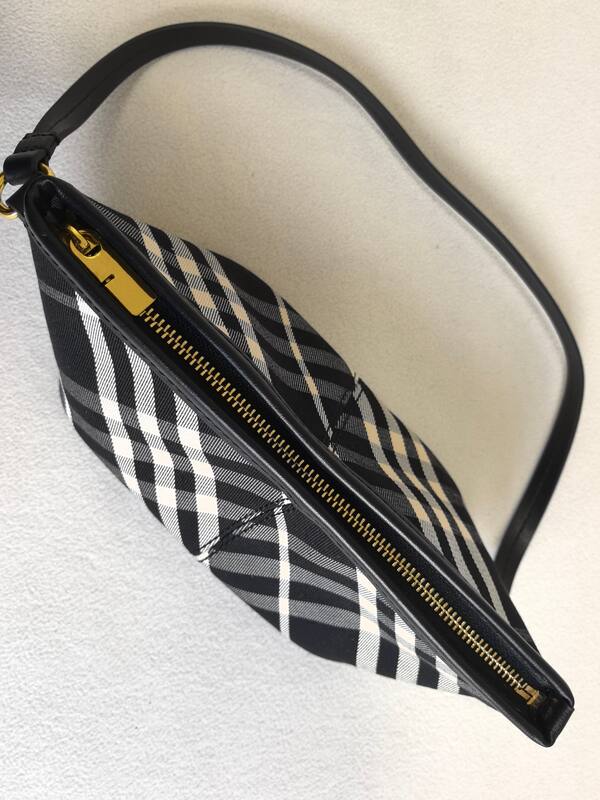 Burberry Black shoulder bag — Top Quality Replica