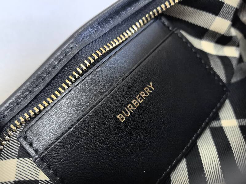 Burberry Black shoulder bag — Top Quality Replica