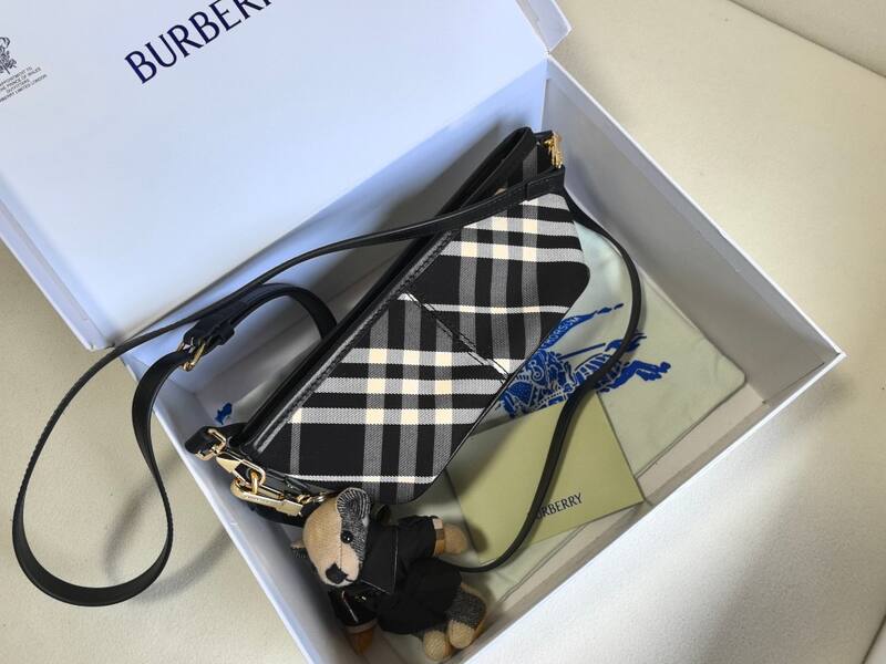 Burberry Black shoulder bag — Top Quality Replica