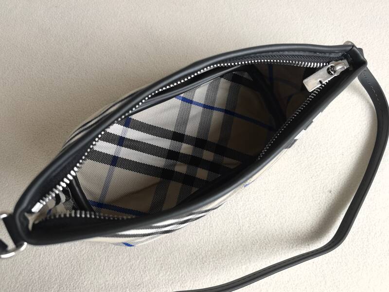 Burberry Black 25x18x10cm shoulder bag — 1:1 Replica
