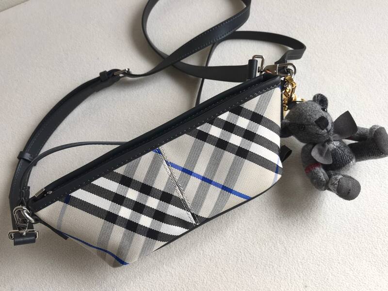 Burberry Black 25x18x10cm shoulder bag — 1:1 Replica