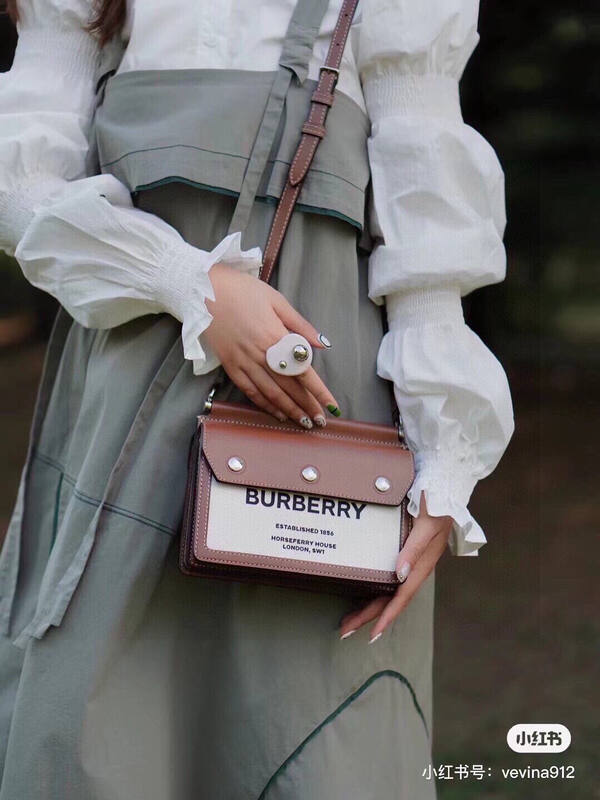 Burberry Brown 25x18x10cm shoulder bag — Premium Replica