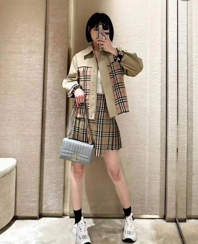 Burberry Grey 25x18x10cm shoulder bag — 1:1 Replica