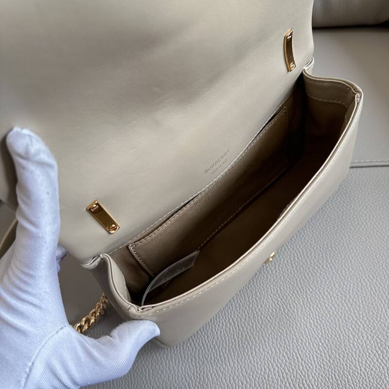 Burberry Lambskin 25x18x10cm shoulder bag — AAA Quality Replica