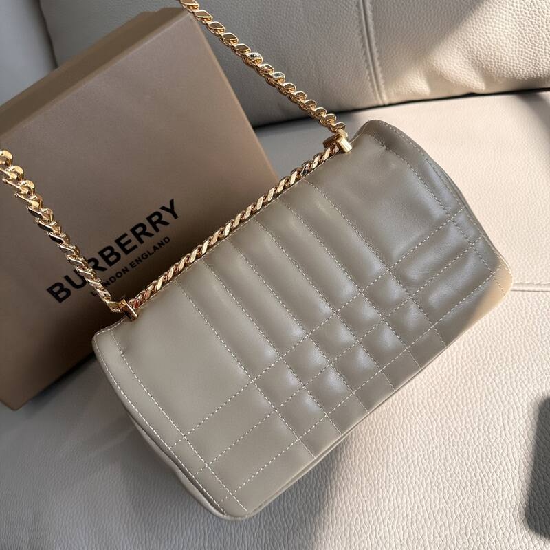 Burberry Lambskin 25x18x10cm shoulder bag — AAA Quality Replica