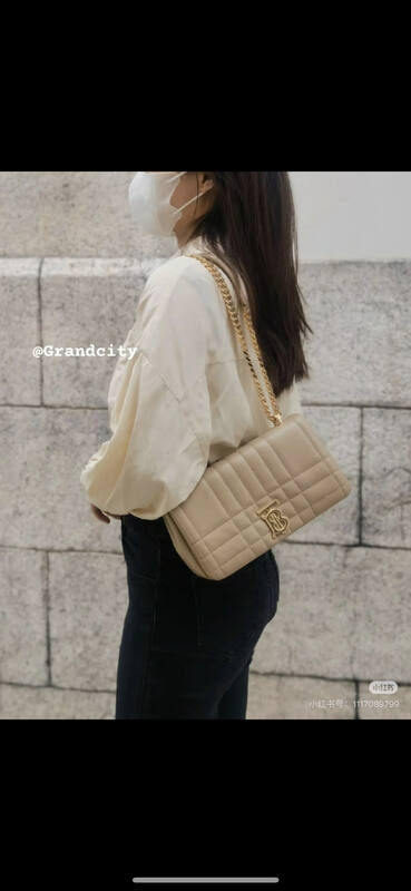 Burberry Beige 25x18x10cm shoulder bag — AAA Quality Replica