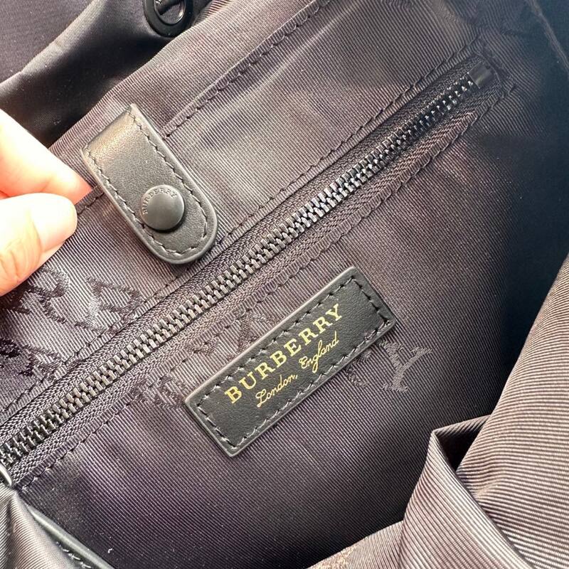 Burberry Black shoulder bag — Premium Replica