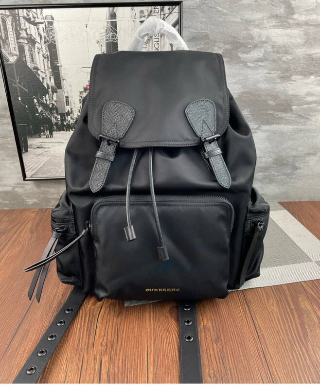 Burberry Black shoulder bag — 1:1 Replica